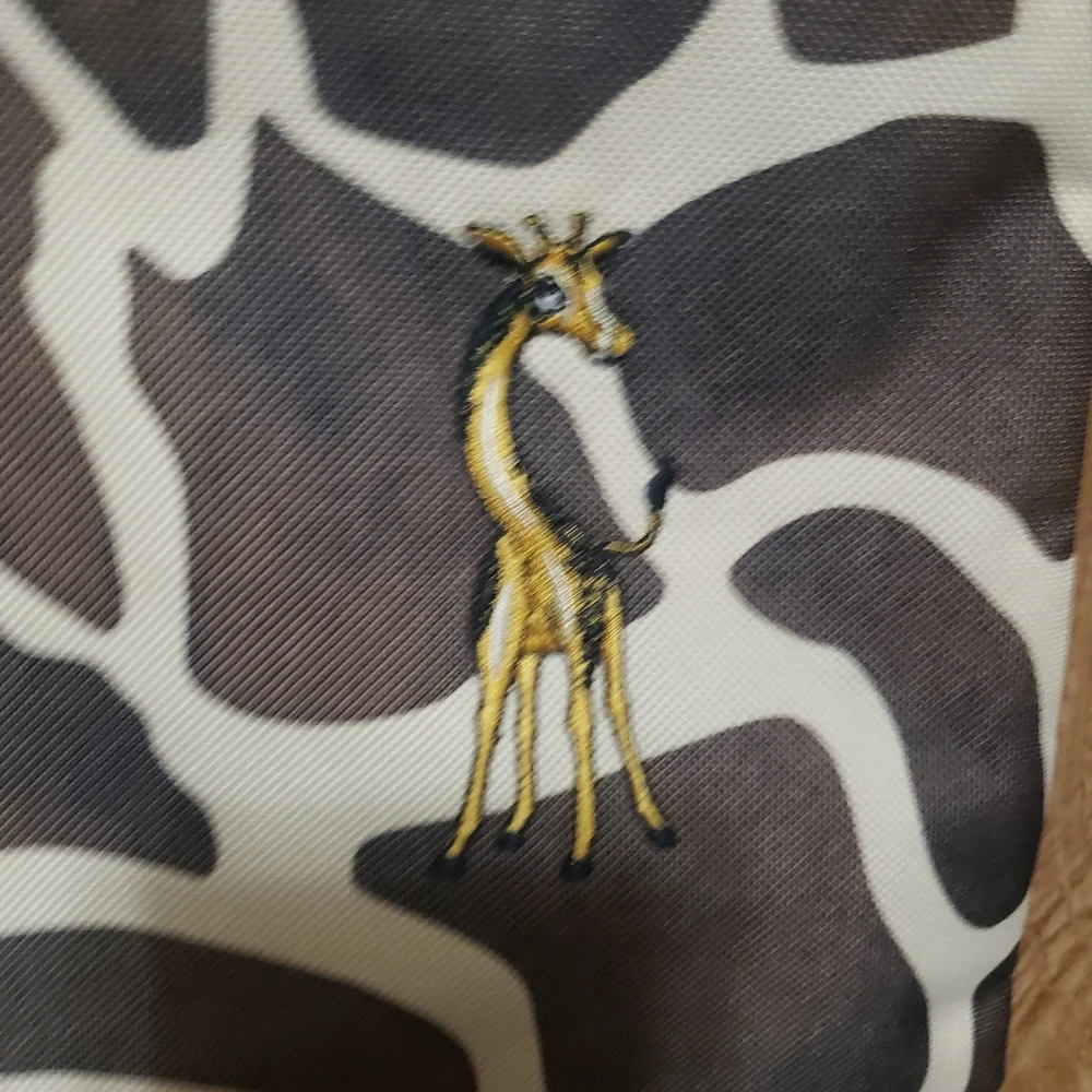 J. GARDEN Giraffe print Embroidered tote bag, shoulder bag grocery Zip Top - Picture 3 of 5